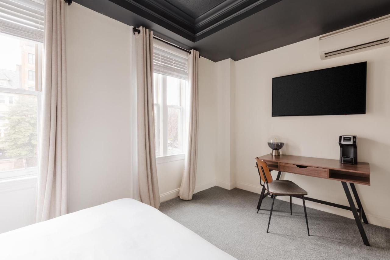 Dupont Circle Embassy Inn By Found 워싱턴 객실 사진